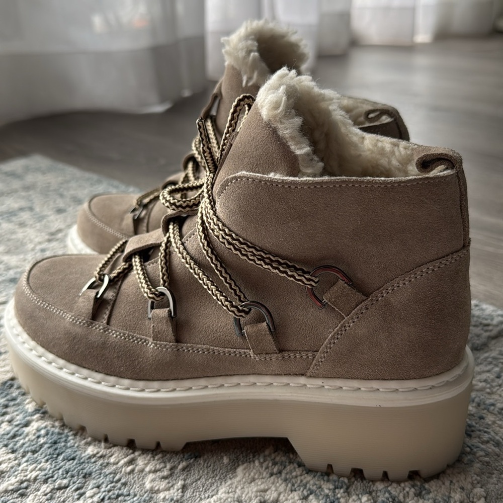 Natural suede Winter boots